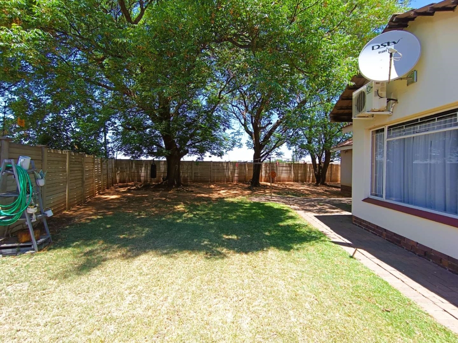 4 Bedroom Property for Sale in Langenhovenpark Free State